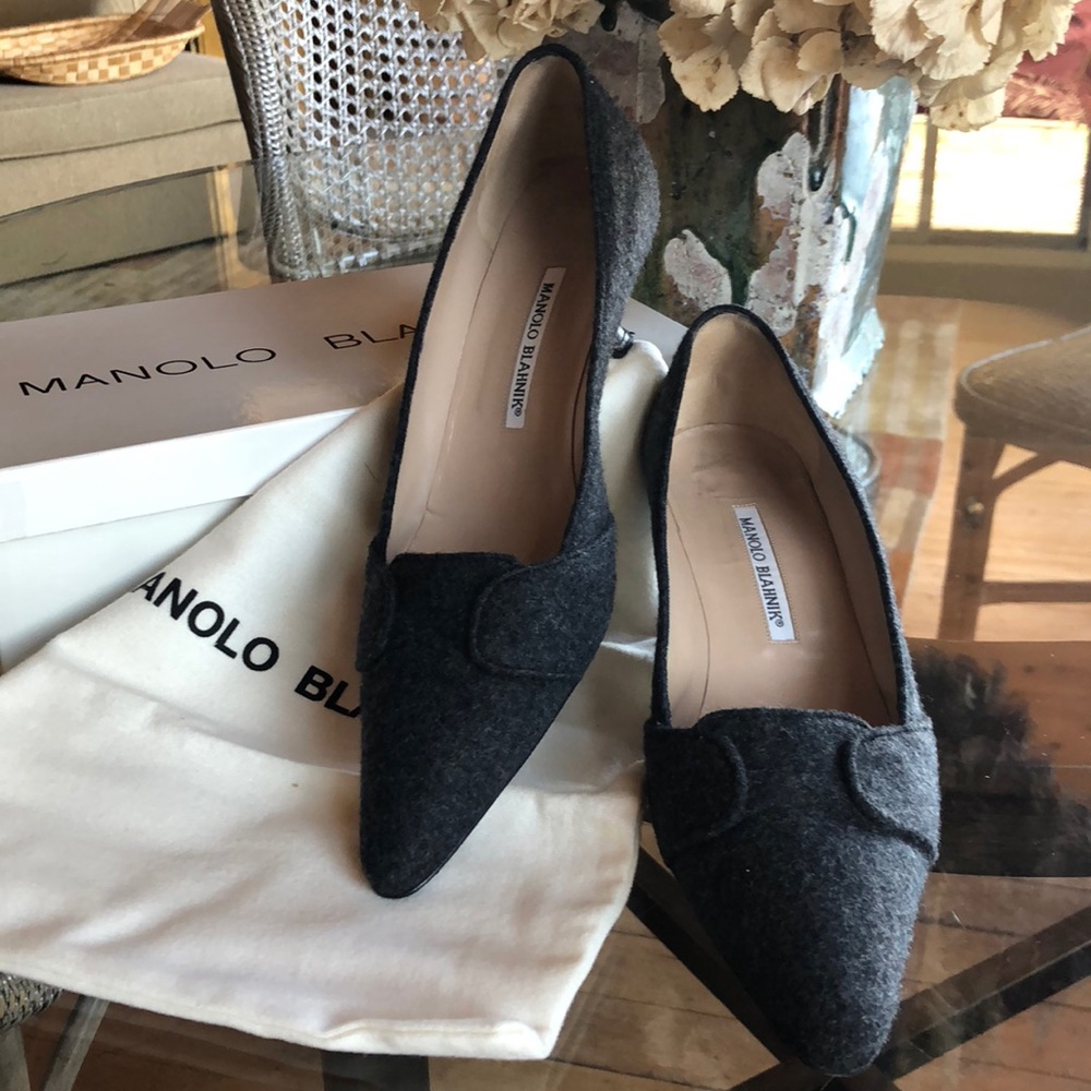 Bespoke Manolo Blahnik “Isula”Grey Flannel Pumps